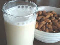 איך מכינים חלב שקדים טבעוני - מרכיבים ואופן הכנה